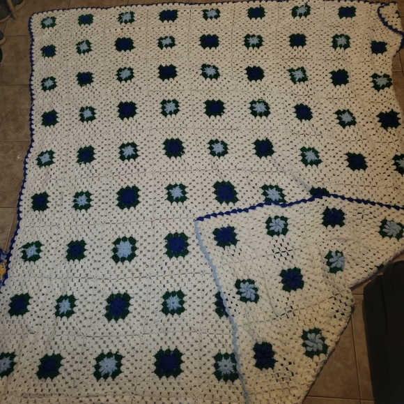 VTG Granny SQUARES Afghan HANDMADE Crochet BLANKET - Picture 3 of 4